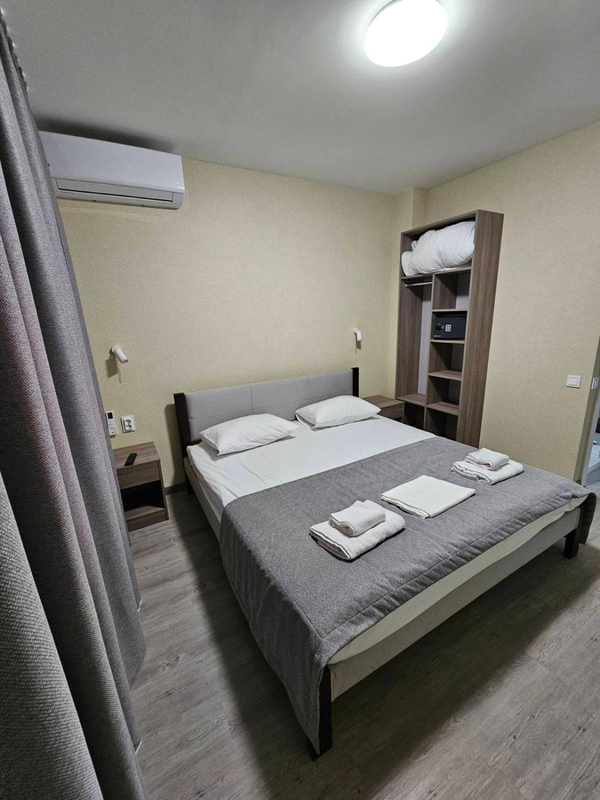 Hotel Mansarda Iris à Kiev Extérieur photo
